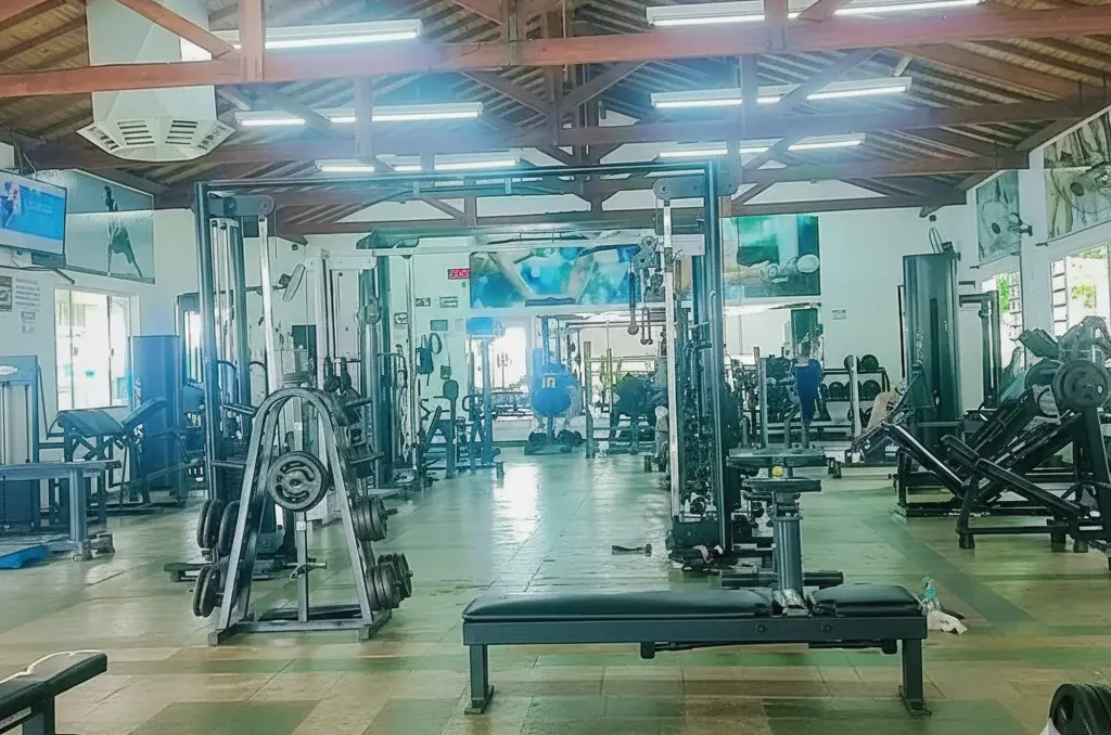 Academia completa do Cisne Branco Clube com equipamentos modernos